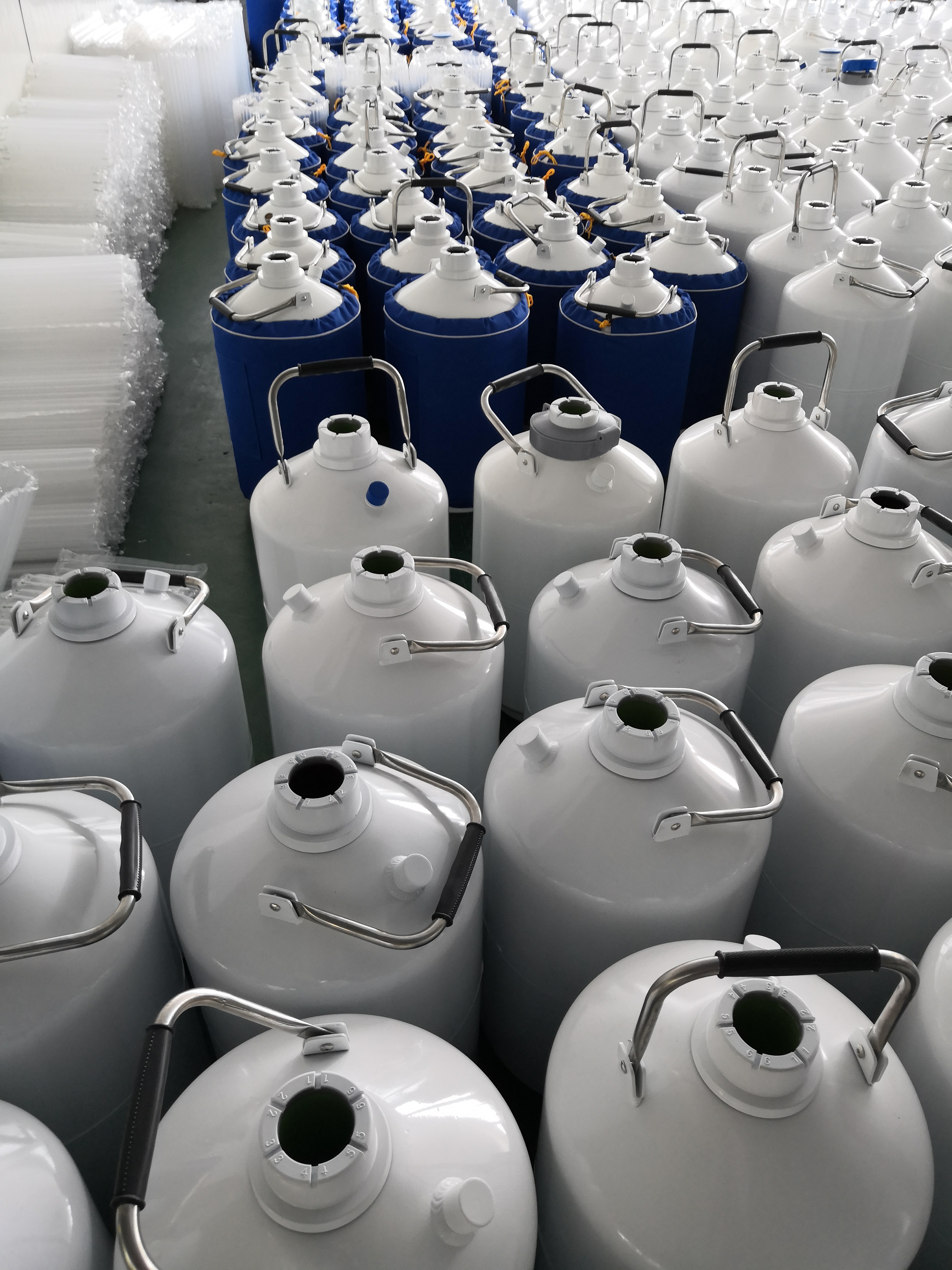 Safe handling of liquid nitrogen,liquid nitrogen containers
